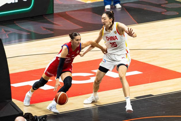 Eliska Joklova (Tschechien, 10) im Dribbling gegen Xu Han (China, 15), GER, China vs. Tschechien, Basketball, FIBA Women s World Cup 2026, Gruppenphase, Spieltag 2, 06.09.2026 GER, China vs. Tschechien, Basketball, FIBA Women s World Cup 2026, Gruppenphase, Spieltag 2, 06.09.2026 Berlin Copyright: xEibner-Pressefoto MaxxVincenx EP_MVN