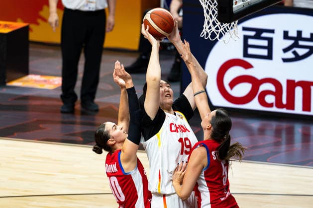 Ziyu Zhang (China, 19) beim Korbleger, Eliska Joklova (Tschechien, 10), Natalie Stoupalova (Tschechien, 05), GER, China vs. Tschechien, Basketball, FIBA Women s World Cup 2026, Gruppenphase, Spieltag 2, 06.09.2026 GER, China vs. Tschechien, Basketball, FIBA Women s World Cup 2026, Gruppenphase, Spieltag 2, 06.09.2026 Berlin Copyright: xEibner-Pressefoto MaxxVincenx EP_MVN