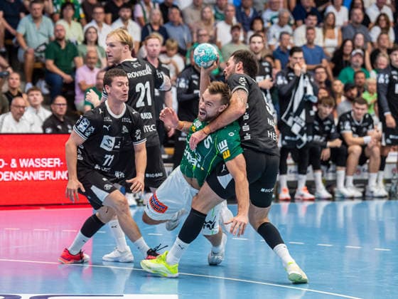 Sport Bilder des Tages Ludvig Jurmala Astroem (Frisch Auf Goeppingen, 25) im Zweikampf mit Veron Nacinovic (THW Kiel, 93), Frisch Auf Goeppingen vs. THW Kiel, Handball, 1. Bundesliga, Herren, Spielzeit 2026 2027, 06.09.2026, Frisch Auf Goeppingen vs. THW Kiel, Handball, 1. Bundesliga, Herren, Spielzeit 2026 2027, 06.09.2026 Goeppingen Copyright: xEibner-Pressefoto MichaelxSchmidx EP_MST