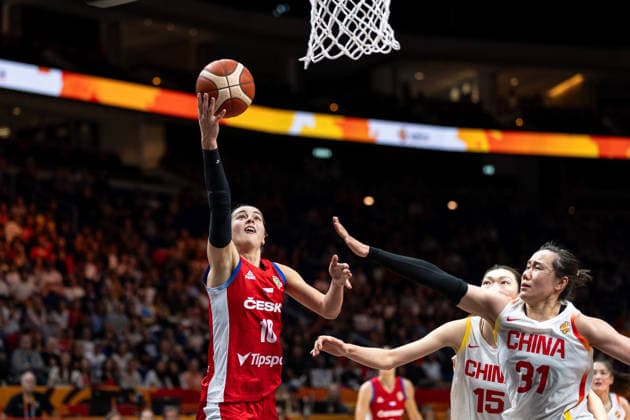 Eliska Joklova (Tschechien, 10) beim Korbleger, Xu Han (China, 15), Saiqi Jia (China, 31), GER, China vs. Tschechien, Basketball, FIBA Women s World Cup 2026, Gruppenphase, Spieltag 2, 06.09.2026 GER, China vs. Tschechien, Basketball, FIBA Women s World Cup 2026, Gruppenphase, Spieltag 2, 06.09.2026 Berlin Copyright: xEibner-Pressefoto MaxxVincenx EP_MVN