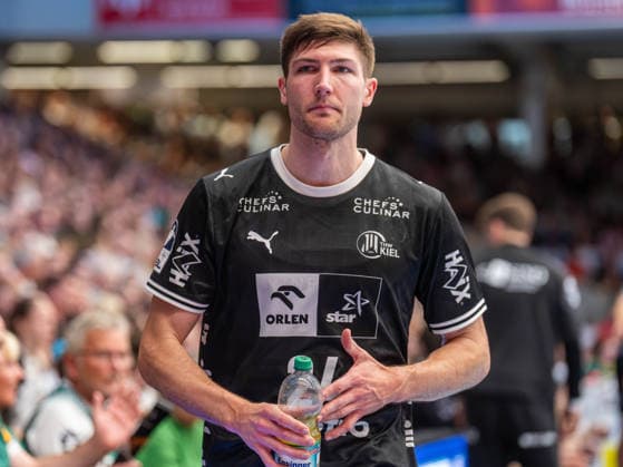 Lukas Zerbe (THW Kiel, 24) erhielt die rote Karte, Frisch Auf Goeppingen vs. THW Kiel, Handball, 1. Bundesliga, Herren, Spielzeit 2026 2027, 06.09.2026, Frisch Auf Goeppingen vs. THW Kiel, Handball, 1. Bundesliga, Herren, Spielzeit 2026 2027, 06.09.2026 Goeppingen Copyright: xEibner-Pressefoto MichaelxSchmidx EP_MST