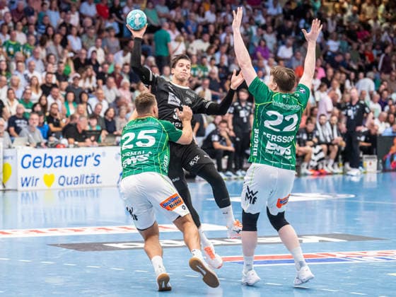 Domen Makuc (THW Kiel, 35) im Zweikampf mit Ludvig Jurmala Astroem (Frisch Auf Goeppingen, 25), Frisch Auf Goeppingen vs. THW Kiel, Handball, 1. Bundesliga, Herren, Spielzeit 2026 2027, 06.09.2026, Frisch Auf Goeppingen vs. THW Kiel, Handball, 1. Bundesliga, Herren, Spielzeit 2026 2027, 06.09.2026 Goeppingen Copyright: xEibner-Pressefoto MichaelxSchmidx EP_MST