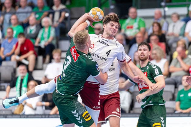 (L-R) Daniel Astrup Pedersen (GWD Minden, 03) im Zweikampf mit Felix Goettler (TuSEM Essen, 04) GER, GWD Minden vs. TuSEM Essen, Handball, 2. Bundesliga, 2. Spieltag, Spielzeit 2026 2027, 06.09.2026 GER, GWD Minden vs. TuSEM Essen, Handball, 2. Bundesliga, 2. Spieltag, Spielzeit 2026 2027, 06.09.2026 Minden Copyright: xEibner-Pressefoto JanxRollingerx EP_JSK
