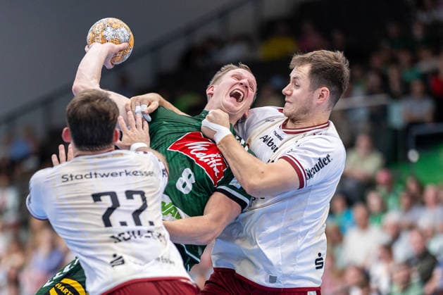 (L-R) Nicholas Schley (TuSEM Essen, 22), Karolis Antanavicius (GWD Minden, 08), Max Hejny (TuSEM Essen, 64) GER, GWD Minden vs. TuSEM Essen, Handball, 2. Bundesliga, 2. Spieltag, Spielzeit 2026 2027, 06.09.2026 GER, GWD Minden vs. TuSEM Essen, Handball, 2. Bundesliga, 2. Spieltag, Spielzeit 2026 2027, 06.09.2026 Minden Copyright: xEibner-Pressefoto JanxRollingerx EP_JSK