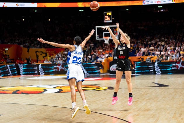 Julie Vanloo (Belgien, 35) beim Wurf, Trinity San Antonio (Puerto Rico, 23), GER, Puerto Rico vs. Belgien, Basketball, FIBA Women s World Cup 2026, Gruppenphase, Spieltag 2, 06.09.2026 GER, Puerto Rico vs. Belgien, Basketball, FIBA Women s World Cup 2026, Gruppenphase, Spieltag 2, 06.09.2026 Berlin Copyright: xEibner-Pressefoto MaxxVincenx EP_MVN
