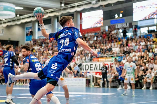 Elias Fuegel (HBW Balingen Weilstetten, 24) Fuegel Tor von Aussen, HBW Balingen Weilstetten vs. SC Magdeburg, GER, Opel 1. Handball Bundesliga, Meisterschaft, Spieltag 3, Saison 2026 2027, 06.09.2026, Eibner-Pressefoto Andreas Ulmer HBW Balingen Weilstetten vs. SC Magdeburg, GER, Opel 1. Handball Bundesliga, Meisterschaft, Spieltag 3, Saison 2026 2027, 06.09.2026, Balingen Copyright: xEibner-Pressefoto AndreasxUlmerx EP_AUR