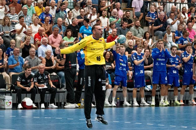Vladimir Cupara, (HBW Balingen Weilstetten, 16, Torwart) nach Riesenparade, Emotion pur, HBW Balingen Weilstetten vs. SC Magdeburg, GER, Opel 1. Handball Bundesliga, Meisterschaft, Spieltag 3, Saison 2026 2027, 06.09.2026, Eibner-Pressefoto Andreas Ulmer HBW Balingen Weilstetten vs. SC Magdeburg, GER, Opel 1. Handball Bundesliga, Meisterschaft, Spieltag 3, Saison 2026 2027, 06.09.2026, Balingen Copyright: xEibner-Pressefoto AndreasxUlmerx EP_AUR