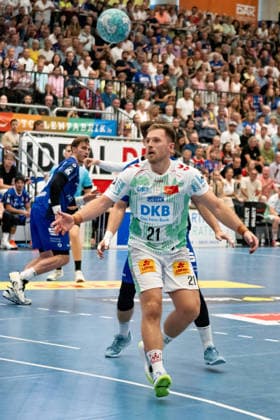 Albin Lagergren, (SC Magdeburg, 21), ) nach dem Wurf, fassungslos, gehalten von Vladimir Cupara, (HBW Balingen Weilstetten, 16, Torwart), HBW Balingen Weilstetten vs. SC Magdeburg, GER, Opel 1. Handball Bundesliga, Meisterschaft, Spieltag 3, Saison 2026 2027, 06.09.2026, Eibner-Pressefoto Andreas Ulmer HBW Balingen Weilstetten vs. SC Magdeburg, GER, Opel 1. Handball Bundesliga, Meisterschaft, Spieltag 3, Saison 2026 2027, 06.09.2026, Balingen Copyright: xEibner-Pressefoto AndreasxUlmerx EP_AUR