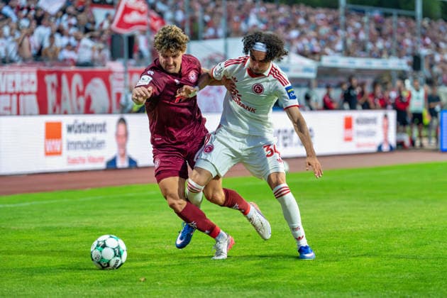 Enzo Wirtz (Fortuna Koeln, 09) im Zweikampf mit Anas Slimani (Fortuna Düsseldorf, 34) um den Ball Fortuna Köln vs. Fortuna Düsseldorf, Fussball, 3.Liga, 04.Spieltag, Saison 2026 27, 06.09.2026, DFL REGULATIONS PROHIBIT ANY USE OF PHOTOGRAPHS AS IMAGE SEQUENCES AND OR QUASI-VIDEO, Fortuna Köln vs. Fortuna Düsseldorf, Fussball, 3.Liga, 04.Spieltag, Saison 2026 27, 06.09.2026 Köln Copyright: xEibner-Pressefoto LukasxBaldygax EP_LBA