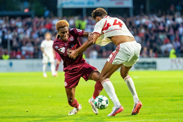 Romeo Aigbekaen (Fortuna Koeln, 30) zieht am Trikot von Elias Egouli (Fortuna Düsseldorf, 44) im Kampf um den Ball, Zweikampf Fortuna Köln vs. Fortuna Düsseldorf, Fussball, 3.Liga, 04.Spieltag, Saison 2026 27, 06.09.2026, DFL REGULATIONS PROHIBIT ANY USE OF PHOTOGRAPHS AS IMAGE SEQUENCES AND OR QUASI-VIDEO, Fortuna Köln vs. Fortuna Düsseldorf, Fussball, 3.Liga, 04.Spieltag, Saison 2026 27, 06.09.2026 Köln Copyright: xEibner-Pressefoto LukasxBaldygax EP_LBA