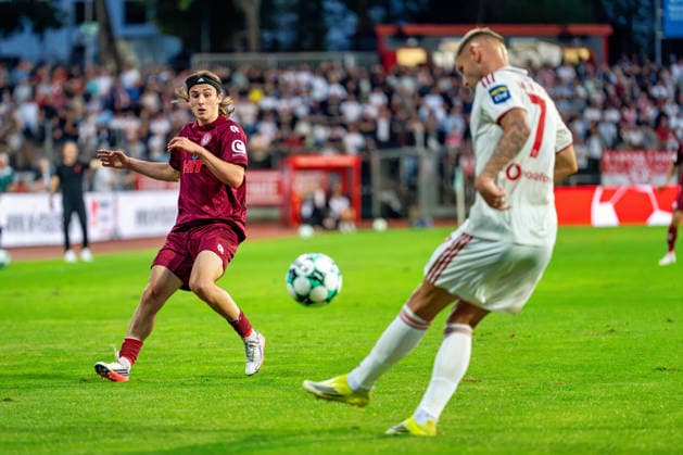 Bennit Broeger (Fortuna Koeln, 38) rennt in den Abschlag von Erik Wekesser (Fortuna Düsseldorf, 07) Fortuna Köln vs. Fortuna Düsseldorf, Fussball, 3.Liga, 04.Spieltag, Saison 2026 27, 06.09.2026, DFL REGULATIONS PROHIBIT ANY USE OF PHOTOGRAPHS AS IMAGE SEQUENCES AND OR QUASI-VIDEO, Fortuna Köln vs. Fortuna Düsseldorf, Fussball, 3.Liga, 04.Spieltag, Saison 2026 27, 06.09.2026 Köln Copyright: xEibner-Pressefoto LukasxBaldygax EP_LBA