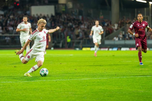 Andreas Mueller (Fortuna Düsseldorf, 06) mit einem Schuss auf das Tor, Robin Afamefuna (Fortuna Koeln, 22) Fortuna Köln vs. Fortuna Düsseldorf, Fussball, 3.Liga, 04.Spieltag, Saison 2026 27, 06.09.2026, DFL REGULATIONS PROHIBIT ANY USE OF PHOTOGRAPHS AS IMAGE SEQUENCES AND OR QUASI-VIDEO, Fortuna Köln vs. Fortuna Düsseldorf, Fussball, 3.Liga, 04.Spieltag, Saison 2026 27, 06.09.2026 Köln Copyright: xEibner-Pressefoto LukasxBaldygax EP_LBA