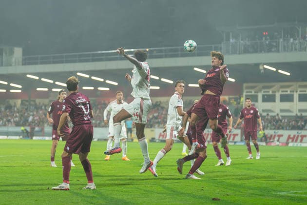 Enzo Wirtz (Fortuna Koeln, 09) steigt im Nebel am hoechsten vor Lukas Eixler (Fortuna Düsseldorf, 11) Fortuna Köln vs. Fortuna Düsseldorf, Fussball, 3.Liga, 04.Spieltag, Saison 2026 27, 06.09.2026, DFL REGULATIONS PROHIBIT ANY USE OF PHOTOGRAPHS AS IMAGE SEQUENCES AND OR QUASI-VIDEO, Fortuna Köln vs. Fortuna Düsseldorf, Fussball, 3.Liga, 04.Spieltag, Saison 2026 27, 06.09.2026 Köln Copyright: xEibner-Pressefoto LukasxBaldygax EP_LBA