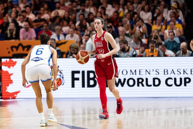 Caitlin Clark (USA, 12) im Dribbling, Francesca Pasa (Italien, 06), GER, Italien vs. USA, Basketball, FIBA Women s World Cup 2026, Gruppenphase, Spieltag 2, 06.09.2026 GER, Italien vs. USA, Basketball, FIBA Women s World Cup 2026, Gruppenphase, Spieltag 2, 06.09.2026 Berlin Copyright: xEibner-Pressefoto MaxxVincenx EP_MVN