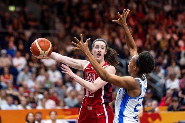 Caitlin Clark (USA, 12) Pass, Olbis Andre (Italien, 22), GER, Italien vs. USA, Basketball, FIBA Women s World Cup 2026, Gruppenphase, Spieltag 2, 06.09.2026 GER, Italien vs. USA, Basketball, FIBA Women s World Cup 2026, Gruppenphase, Spieltag 2, 06.09.2026 Berlin Copyright: xEibner-Pressefoto MaxxVincenx EP_MVN