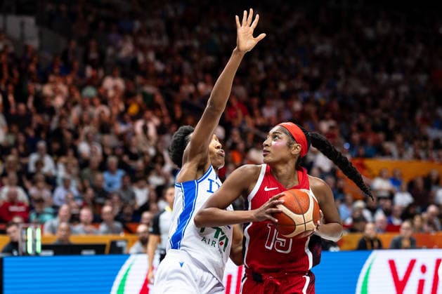 Angel Reese (USA, 15) am Ball, Olbis Andre (Italien, 22), GER, Italien vs. USA, Basketball, FIBA Women s World Cup 2026, Gruppenphase, Spieltag 2, 06.09.2026 GER, Italien vs. USA, Basketball, FIBA Women s World Cup 2026, Gruppenphase, Spieltag 2, 06.09.2026 Berlin Copyright: xEibner-Pressefoto MaxxVincenx EP_MVN