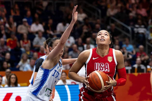 Napheesa Collier (USA, 11) am Ball, Cecilia Zandalasini (Italien, 09), GER, Italien vs. USA, Basketball, FIBA Women s World Cup 2026, Gruppenphase, Spieltag 2, 06.09.2026 GER, Italien vs. USA, Basketball, FIBA Women s World Cup 2026, Gruppenphase, Spieltag 2, 06.09.2026 Berlin Copyright: xEibner-Pressefoto MaxxVincenx EP_MVN