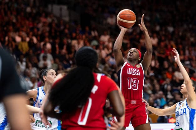 Jackie Young (USA, 13) beim Wurf, GER, Italien vs. USA, Basketball, FIBA Women s World Cup 2026, Gruppenphase, Spieltag 2, 06.09.2026 GER, Italien vs. USA, Basketball, FIBA Women s World Cup 2026, Gruppenphase, Spieltag 2, 06.09.2026 Berlin Copyright: xEibner-Pressefoto MaxxVincenx EP_MVN