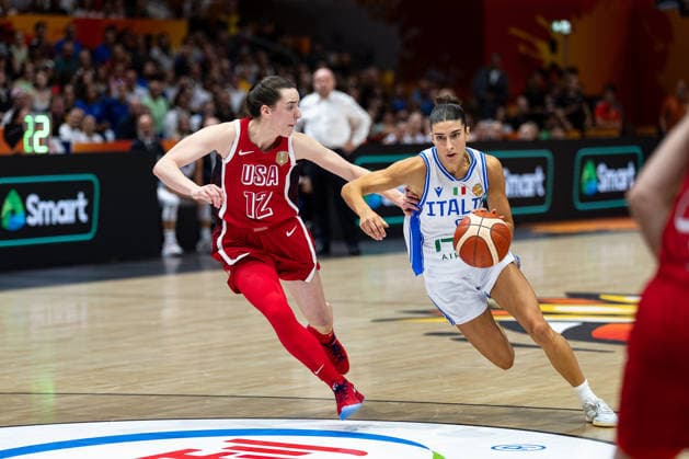 Francesca Pasa (Italien, 06) im Dribbling gegen Caitlin Clark (USA, 12), GER, Italien vs. USA, Basketball, FIBA Women s World Cup 2026, Gruppenphase, Spieltag 2, 06.09.2026 GER, Italien vs. USA, Basketball, FIBA Women s World Cup 2026, Gruppenphase, Spieltag 2, 06.09.2026 Berlin Copyright: xEibner-Pressefoto MaxxVincenx EP_MVN