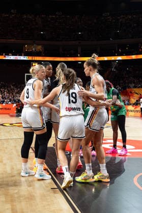 deutsche Mannschaft beim Huddle, Emma Eichmeyer (Deutschland, 09), Nyara Sabally (Deutschland, 08), Luisa Geiselsoder (Deutschland, 15), Britta Daub (Deutschland, 19), Leonie Fiebich (Deutschland, 13), GER, Deutschland vs. Mali, Basketball, FIBA Women s World Cup 2026, Gruppenphase, Spieltag 3, 07.09.2026 GER, Deutschland vs. Mali, Basketball, FIBA Women s World Cup 2026, Gruppenphase, Spieltag 3, 07.09.2026 Berlin Copyright: xEibner-Pressefoto MaxxVincenx EP_MVN