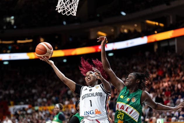 Alexis Peterson (Deutschland, 01) beim Korbleger, Sika Kone (Mali, 23), GER, Deutschland vs. Mali, Basketball, FIBA Women s World Cup 2026, Gruppenphase, Spieltag 3, 07.09.2026 GER, Deutschland vs. Mali, Basketball, FIBA Women s World Cup 2026, Gruppenphase, Spieltag 3, 07.09.2026 Berlin Copyright: xEibner-Pressefoto MaxxVincenx EP_MVN