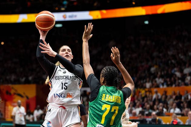 Luisa Geiselsoder (Deutschland, 15) beim Korbleger, Diana Balayera (Mali, 77), GER, Deutschland vs. Mali, Basketball, FIBA Women s World Cup 2026, Gruppenphase, Spieltag 3, 07.09.2026 GER, Deutschland vs. Mali, Basketball, FIBA Women s World Cup 2026, Gruppenphase, Spieltag 3, 07.09.2026 Berlin Copyright: xEibner-Pressefoto MaxxVincenx EP_MVN