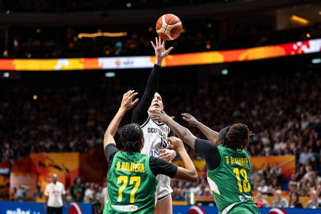 Luisa Geiselsoder (Deutschland, 15) beim Wurf, Diana Balayera (Mali, 77), Alima Dembele (Mali, 12), GER, Deutschland vs. Mali, Basketball, FIBA Women s World Cup 2026, Gruppenphase, Spieltag 3, 07.09.2026 GER, Deutschland vs. Mali, Basketball, FIBA Women s World Cup 2026, Gruppenphase, Spieltag 3, 07.09.2026 Berlin Copyright: xEibner-Pressefoto MaxxVincenx EP_MVN