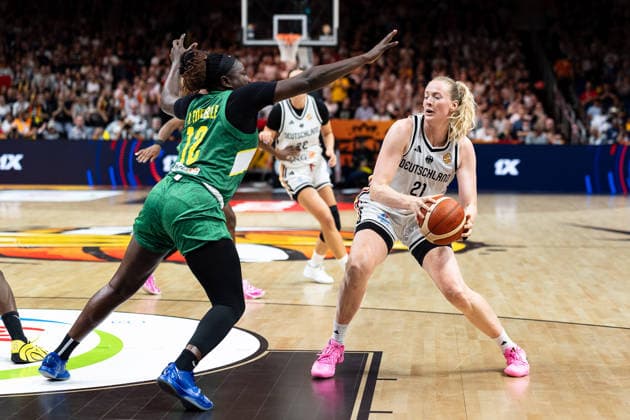 Marie Guelich (Deutschland, 21) am Ball, Alima Dembele (Mali, 12), GER, Deutschland vs. Mali, Basketball, FIBA Women s World Cup 2026, Gruppenphase, Spieltag 3, 07.09.2026 GER, Deutschland vs. Mali, Basketball, FIBA Women s World Cup 2026, Gruppenphase, Spieltag 3, 07.09.2026 Berlin Copyright: xEibner-Pressefoto MaxxVincenx EP_MVN
