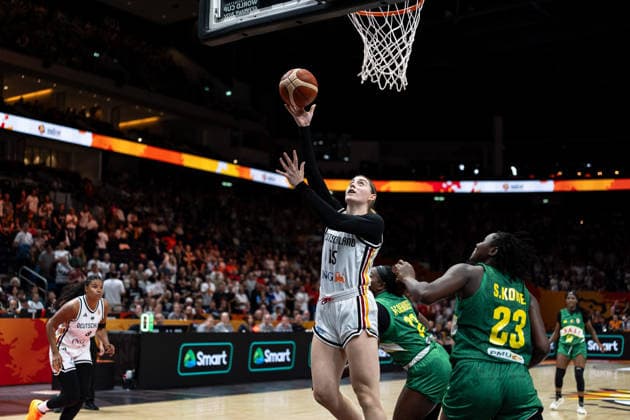 Luisa Geiselsoder (Deutschland, 15) beim Wurf, Sika Kone (Mali, 23), GER, Deutschland vs. Mali, Basketball, FIBA Women s World Cup 2026, Gruppenphase, Spieltag 3, 07.09.2026 GER, Deutschland vs. Mali, Basketball, FIBA Women s World Cup 2026, Gruppenphase, Spieltag 3, 07.09.2026 Berlin Copyright: xEibner-Pressefoto MaxxVincenx EP_MVN