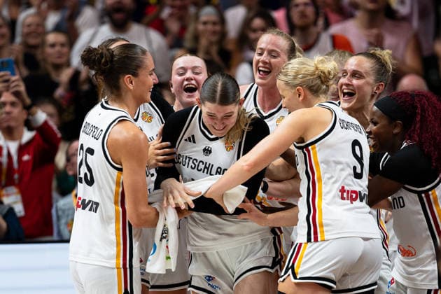 deutsche Mannschaft jubelt Jubel nach Sieg Spielende, Clara Bielefeld (Deutschland, 25), Luisa Geiselsoder (Deutschland, 15), Emma Eichmeyer (Deutschland, 09), Leonie Fiebich (Deutschland, 13), Alexis Peterson (Deutschland, 01), GER, Deutschland vs. Mali, Basketball, FIBA Women s World Cup 2026, Gruppenphase, Spieltag 3, 07.09.2026 GER, Deutschland vs. Mali, Basketball, FIBA Women s World Cup 2026, Gruppenphase, Spieltag 3, 07.09.2026 Berlin Copyright: xEibner-Pressefoto MaxxVincenx EP_MVN
