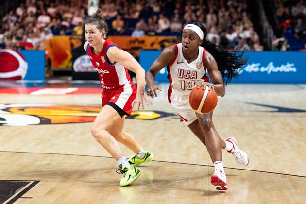 Jackie Young (USA, 13) im Dribbling gegen Julie Pospisilova (Tschechien, 02), GER, USA vs. Tschechien, Basketball, FIBA Women s World Cup 2026, Gruppenphase, Spieltag 3, 07.09.2026 GER, USA vs. Tschechien, Basketball, FIBA Women s World Cup 2026, Gruppenphase, Spieltag 3, 07.09.2026 Berlin Copyright: xEibner-Pressefoto MaxxVincenx EP_MVN