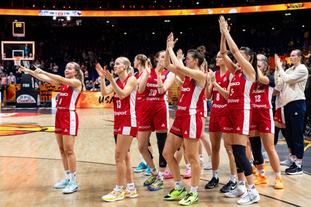 tschechische Mannschaft bedankt sich bei den Fans, Gabriela Andelova (Tschechien, 04), Petra Holesinska (Tschechien, 13), Natalie Koucka (Tschechien, 20), Julie Pospisilova (Tschechien, 02), Veronika Vorackova (Tschechien, 08), Natalie Stoupalova (Tschechien, 05), Monika Fucikova (Tschechien, 12), GER, USA vs. Tschechien, Basketball, FIBA Women s World Cup 2026, Gruppenphase, Spieltag 3, 07.09.2026 GER, USA vs. Tschechien, Basketball, FIBA Women s World Cup 2026, Gruppenphase, Spieltag 3, 07.09.2026 Berlin Copyright: xEibner-Pressefoto MaxxVincenx EP_MVN