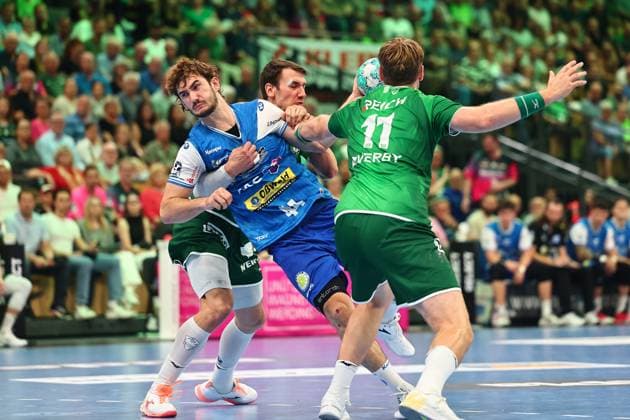 Torwurf von Stephan Seitz (ThSV Eisenach) im Zweikampf mit Jona Schoch (HSG Wetzlar) GER, HSG Wetzlar vs ThSV Eisenach, Handball, Opel Handball-Bundesliga, 3. Spieltag, Spielzeit 2026 2027, 07.09.2026 GER, HSG Wetzlar vs ThSV Eisenach, Handball, Opel Handball-Bundesliga, 3. Spieltag, Spielzeit 2026 2027, 07.09.2026 Wetzlar Copyright: xEibner-Pressefoto RenexWeissx EP_RWS