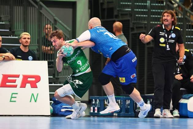 Peter Walz (ThSV Eisenach) im Zweikampf mit Niklas Theiss (HSG Wetzlar) GER, HSG Wetzlar vs ThSV Eisenach, Handball, Opel Handball-Bundesliga, 3. Spieltag, Spielzeit 2026 2027, 07.09.2026 GER, HSG Wetzlar vs ThSV Eisenach, Handball, Opel Handball-Bundesliga, 3. Spieltag, Spielzeit 2026 2027, 07.09.2026 Wetzlar Copyright: xEibner-Pressefoto RenexWeissx EP_RWS