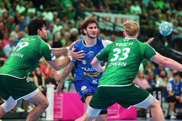 Stephan Seitz (ThSV Eisenach) im Zweikampf mit Doruk Pehlivan (HSG Wetzlar, links) GER, HSG Wetzlar vs ThSV Eisenach, Handball, Opel Handball-Bundesliga, 3. Spieltag, Spielzeit 2026 2027, 07.09.2026 GER, HSG Wetzlar vs ThSV Eisenach, Handball, Opel Handball-Bundesliga, 3. Spieltag, Spielzeit 2026 2027, 07.09.2026 Wetzlar Copyright: xEibner-Pressefoto RenexWeissx EP_RWS