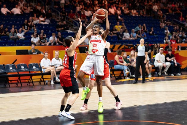 Yvonne Turner (Ungarn, 22) beim Wurf, Mai Yamamoto (Japan, 23), Yuki Miyazawa (Japan, 52), GER, Ungarn vs. Japan, Basketball, FIBA Women s World Cup 2026, Qualifikation fuers Viertelfinale, 08.09.2026 GER, Ungarn vs. Japan, Basketball, FIBA Women s World Cup 2026, Qualifikation fuers Viertelfinale, 08.09.2026 Berlin Copyright: xEibner-Pressefoto MaxxVincenx EP_MVN