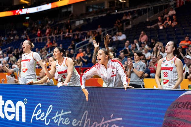 Ungarns Bank jubelt Jubel, Kinga Josepovits (Ungarn, 11), Agnes Torok (Ungarn, 13), Eszter Ratkai (Ungarn, 08), Panka Dul (Ungarn, 33), GER, Ungarn vs. Japan, Basketball, FIBA Women s World Cup 2026, Qualifikation fuers Viertelfinale, 08.09.2026 GER, Ungarn vs. Japan, Basketball, FIBA Women s World Cup 2026, Qualifikation fuers Viertelfinale, 08.09.2026 Berlin Copyright: xEibner-Pressefoto MaxxVincenx EP_MVN