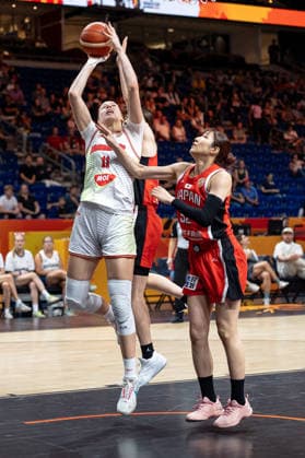 Kinga Josepovits (Ungarn, 11) beim Korbleger, Yuki Miyazawa (Japan, 52), GER, Ungarn vs. Japan, Basketball, FIBA Women s World Cup 2026, Qualifikation fuers Viertelfinale, 08.09.2026 GER, Ungarn vs. Japan, Basketball, FIBA Women s World Cup 2026, Qualifikation fuers Viertelfinale, 08.09.2026 Berlin Copyright: xEibner-Pressefoto MaxxVincenx EP_MVN