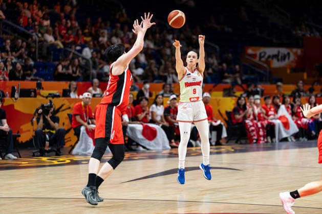 Agnes Studer (Ungarn, 09) beim Wurf, Ramu Tokashiki (Japan, 10), GER, Ungarn vs. Japan, Basketball, FIBA Women s World Cup 2026, Qualifikation fuers Viertelfinale, 08.09.2026 GER, Ungarn vs. Japan, Basketball, FIBA Women s World Cup 2026, Qualifikation fuers Viertelfinale, 08.09.2026 Berlin Copyright: xEibner-Pressefoto MaxxVincenx EP_MVN