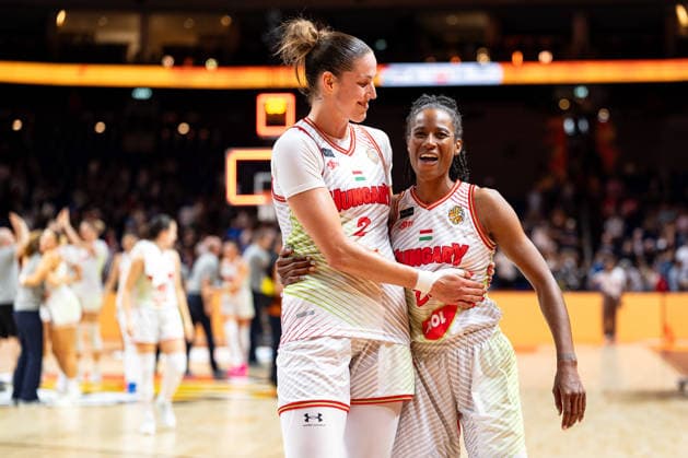 Virag Takacs-Kiss (Ungarn, 02) und Yvonne Turner (Ungarn, 22) jubelt Jubel nach Sieg Spielende, GER, Ungarn vs. Japan, Basketball, FIBA Women s World Cup 2026, Qualifikation fuers Viertelfinale, 08.09.2026 GER, Ungarn vs. Japan, Basketball, FIBA Women s World Cup 2026, Qualifikation fuers Viertelfinale, 08.09.2026 Berlin Copyright: xEibner-Pressefoto MaxxVincenx EP_MVN