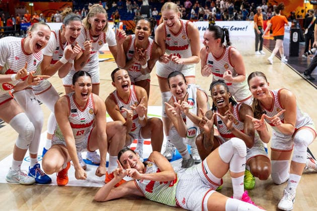 ungarische Mannschaft jubelt Jubel nach Sieg Spielende, Mannschaftsfoto, Teambild, GER, Ungarn vs. Japan, Basketball, FIBA Women s World Cup 2026, Qualifikation fuers Viertelfinale, 08.09.2026 GER, Ungarn vs. Japan, Basketball, FIBA Women s World Cup 2026, Qualifikation fuers Viertelfinale, 08.09.2026 Berlin Copyright: xEibner-Pressefoto MaxxVincenx EP_MVN