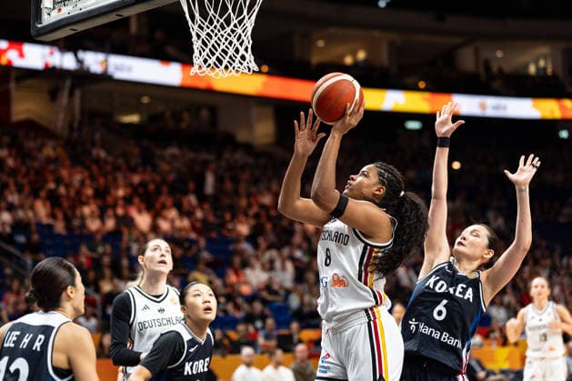 Nyara Sabally (Deutschland, 08) beim Wurf, Isaem Choi (Korea, 06), GER, Deutschland vs. Korea, Basketball, FIBA Women s World Cup 2026, Qualifikation fuers Viertelfinale, 08.09.2026 GER, Deutschland vs. Korea, Basketball, FIBA Women s World Cup 2026, Qualifikation fuers Viertelfinale, 08.09.2026 Berlin Copyright: xEibner-Pressefoto MaxxVincenx EP_MVN