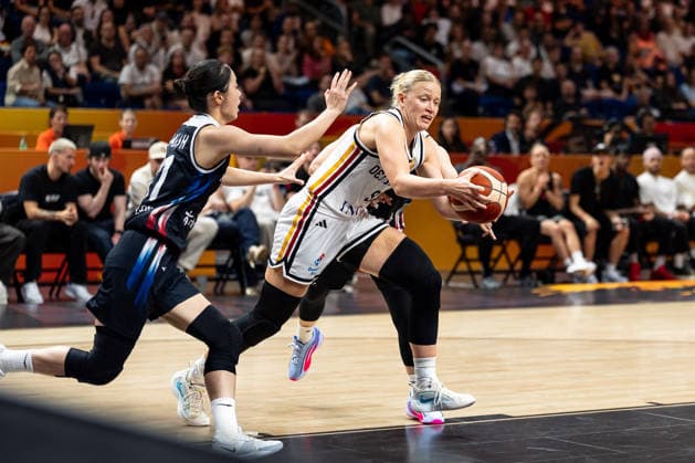 Emma Eichmeyer (Deutschland, 09) im Dribbling, Sohee Park (Korea, 11), GER, Deutschland vs. Korea, Basketball, FIBA Women s World Cup 2026, Qualifikation fuers Viertelfinale, 08.09.2026 GER, Deutschland vs. Korea, Basketball, FIBA Women s World Cup 2026, Qualifikation fuers Viertelfinale, 08.09.2026 Berlin Copyright: xEibner-Pressefoto MaxxVincenx EP_MVN