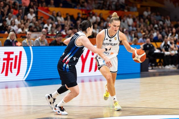 Leonie Fiebich (Deutschland, 13) im Dribbling gegen Jihyun Park (Korea, 01), GER, Deutschland vs. Korea, Basketball, FIBA Women s World Cup 2026, Qualifikation fuers Viertelfinale, 08.09.2026 GER, Deutschland vs. Korea, Basketball, FIBA Women s World Cup 2026, Qualifikation fuers Viertelfinale, 08.09.2026 Berlin Copyright: xEibner-Pressefoto MaxxVincenx EP_MVN