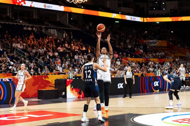 Nyara Sabally (Deutschland, 08) beim Wurf, Haeran Lee (Korea, 12), GER, Deutschland vs. Korea, Basketball, FIBA Women s World Cup 2026, Qualifikation fuers Viertelfinale, 08.09.2026 GER, Deutschland vs. Korea, Basketball, FIBA Women s World Cup 2026, Qualifikation fuers Viertelfinale, 08.09.2026 Berlin Copyright: xEibner-Pressefoto MaxxVincenx EP_MVN