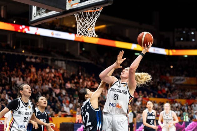 Marie Guelich (Deutschland, 21) beim Korbleger, Haeran Lee (Korea, 12), GER, Deutschland vs. Korea, Basketball, FIBA Women s World Cup 2026, Qualifikation fuers Viertelfinale, 08.09.2026 GER, Deutschland vs. Korea, Basketball, FIBA Women s World Cup 2026, Qualifikation fuers Viertelfinale, 08.09.2026 Berlin Copyright: xEibner-Pressefoto MaxxVincenx EP_MVN