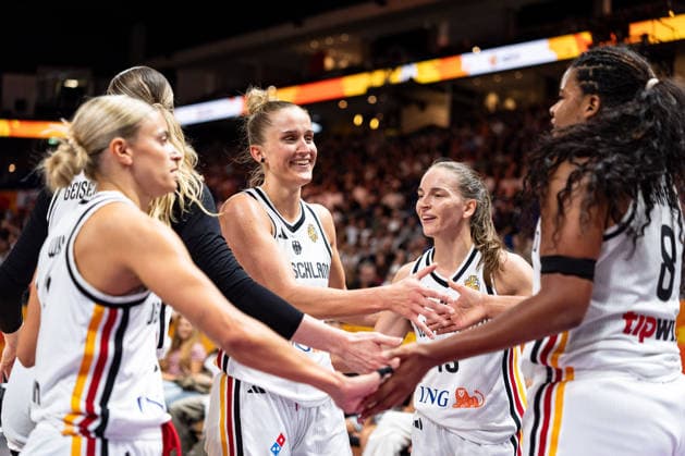 deutsche Mannschaft jubelt Jubel, Alexandra Wilke (Deutschland, 03), Luisa Geiselsoder (Deutschland, 15), Leonie Fiebich (Deutschland, 13), Britta Daub (Deutschland, 19) und Emma Eichmeyer (Deutschland, 09), GER, Deutschland vs. Korea, Basketball, FIBA Women s World Cup 2026, Qualifikation fuers Viertelfinale, 08.09.2026 GER, Deutschland vs. Korea, Basketball, FIBA Women s World Cup 2026, Qualifikation fuers Viertelfinale, 08.09.2026 Berlin Copyright: xEibner-Pressefoto MaxxVincenx EP_MVN
