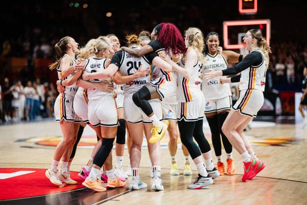 FIBA Women™s Basketball World Cup 2026: Deutschland vs. Südkorea, 08.09.2026 Das gesamte Team, Luisa Geiselsoder (Deutschland, 15), Lina Sontag (Deutschland, 24) JUBEL, jubelt, feiert, SIEG; Basketball, FIBA Women™s Basketball World Cup 2026, Final Phase, Qualifikation fürs Viertelfinale: Deutschland vs. Südkorea am 08.09.2026 in der Uber Arena, Berlin Copyright: xBEAUTIFULxSPORTS Tonhäuserx