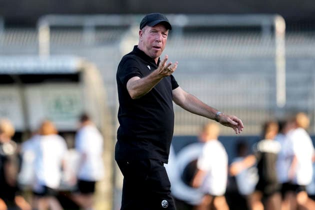 Markus Kauczinski (Trainer, Cheftrainer, SVS), gibt Anweisungen, gestikuliert, mit den Armen gestikulieren, Einzelbild, Einzelfoto, Aktion, Action, 08.09.2026, Sandhausen (Deutschland), Fussball, Regionalliga Südwest, SV Sandhausen - SGV Heilbronn-Freiberg