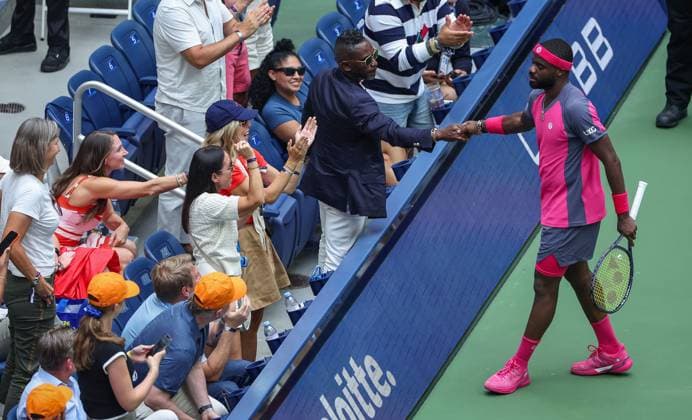 Frances Tiafoe of USA celebrates with fans 2026 US Open, Day Ten, USTA Billie Jean King National Tennis Center, New York, USA - 08 Sep 2026New York USTA Billie Jean King National T New York (NY) United States of America EDITORIAL USE ONLY No use with unauthorised audio, video, data, fixture lists, club league logos or live services. Online in-match use limited to 120 images, no video emulation. No use in betting, games or single club league player publications. Copyright: xEllaxLing Shutterstockx 17140157d